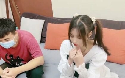 Chịch em gái xinh cực sung của anh trai đau khổ